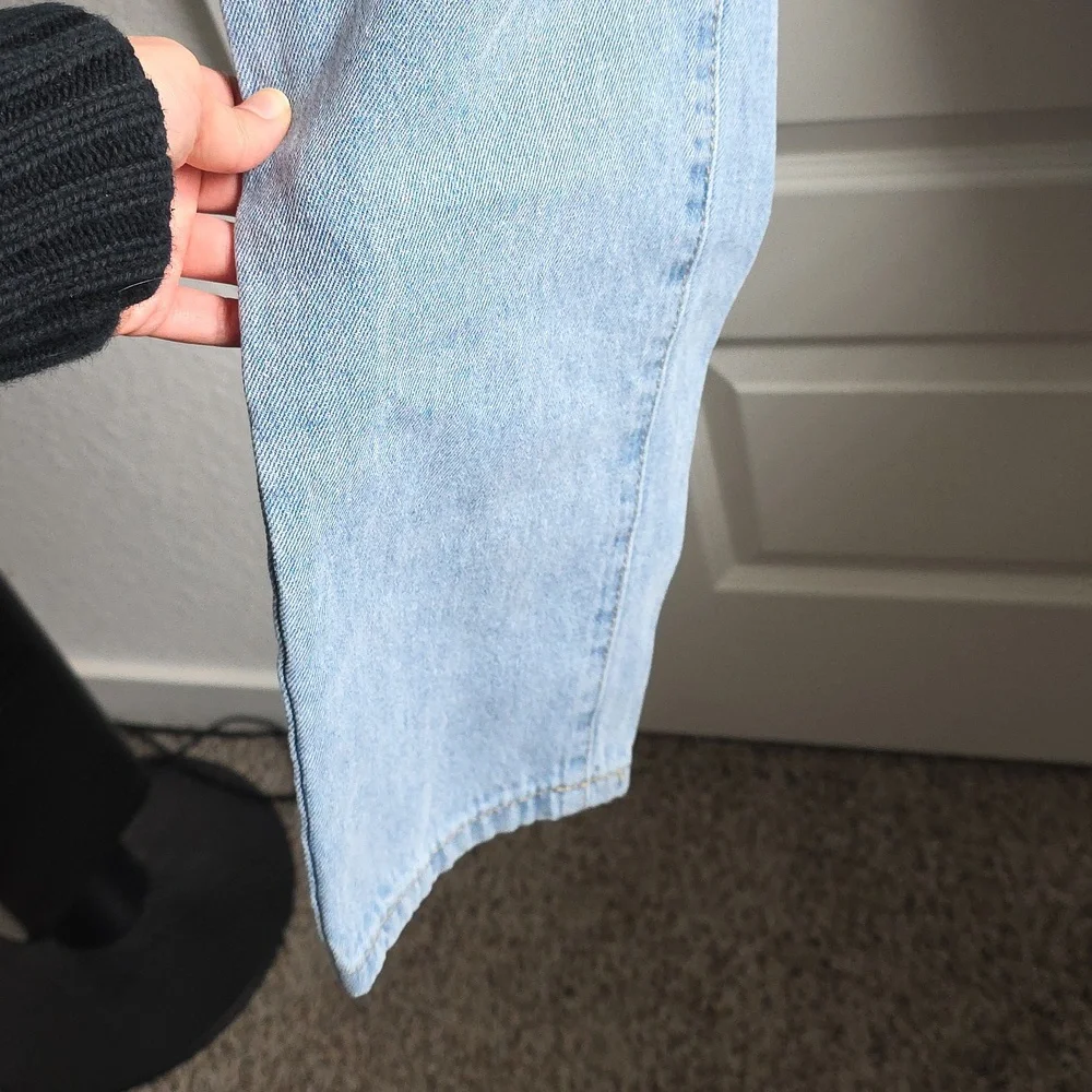 High-Waisted Mom Jeans Medium G136